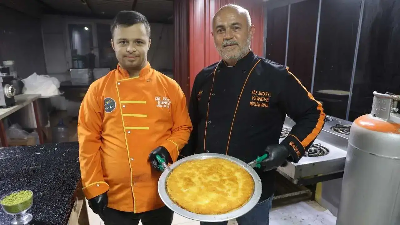 Hatay’da Down Sendromlu Mehmet Dünyanın En İyi Tatlısını Yapıyor! 1